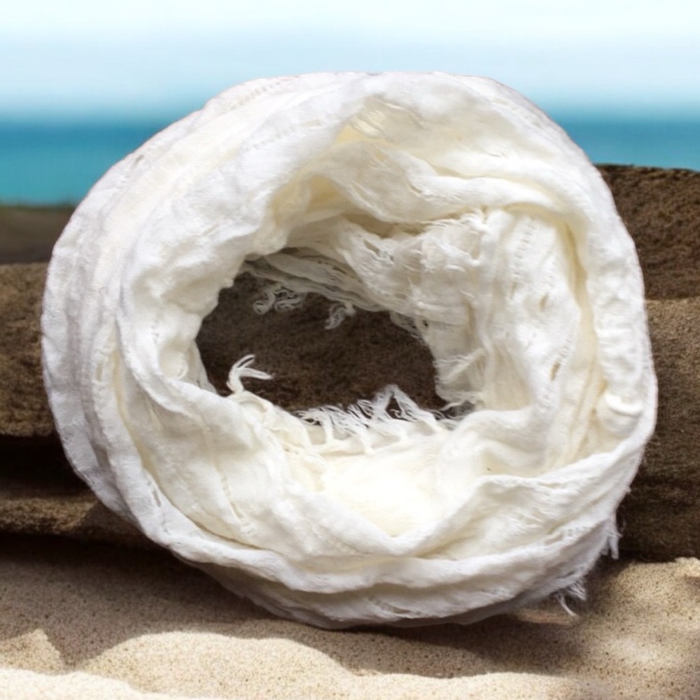 ⭐️ Off white infinity scarf soft